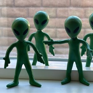 11 Bendable Alien Martian Extraterrestrial Poseable Rubber Figurine Toy Green